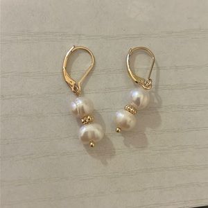 Brandy Melville pearl drop earrings